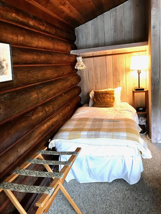 The Surf And Pub Lodge Gabriola
